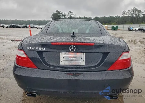 2013 Mercedes-Benz Slk 250 z USA, uszkodzony, nr VIN WDDPK4HA9DF054726